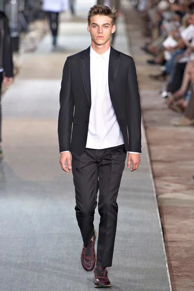 Look 35